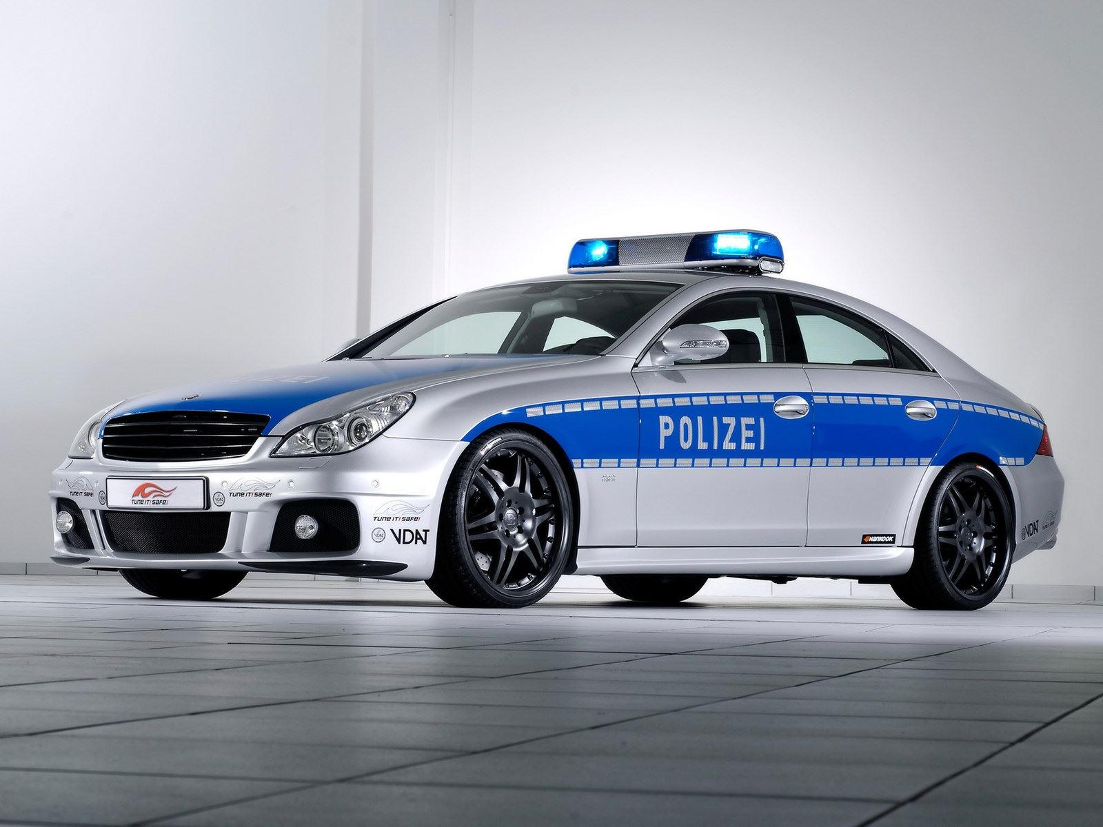 "بالصور" أكثر 10 سيارات شرطة تميزا حول العالم 10