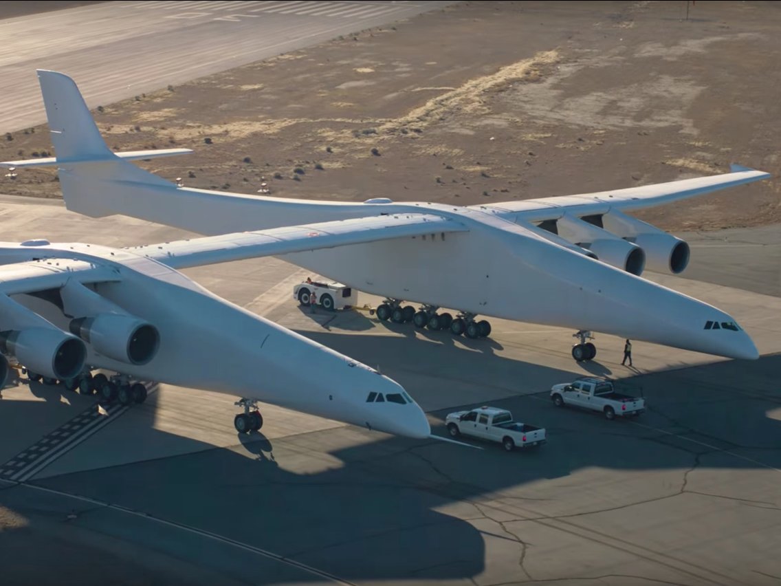 "بالصور" نظرة على أكبر طائرة في العالم وزنها 226.7 طن 9