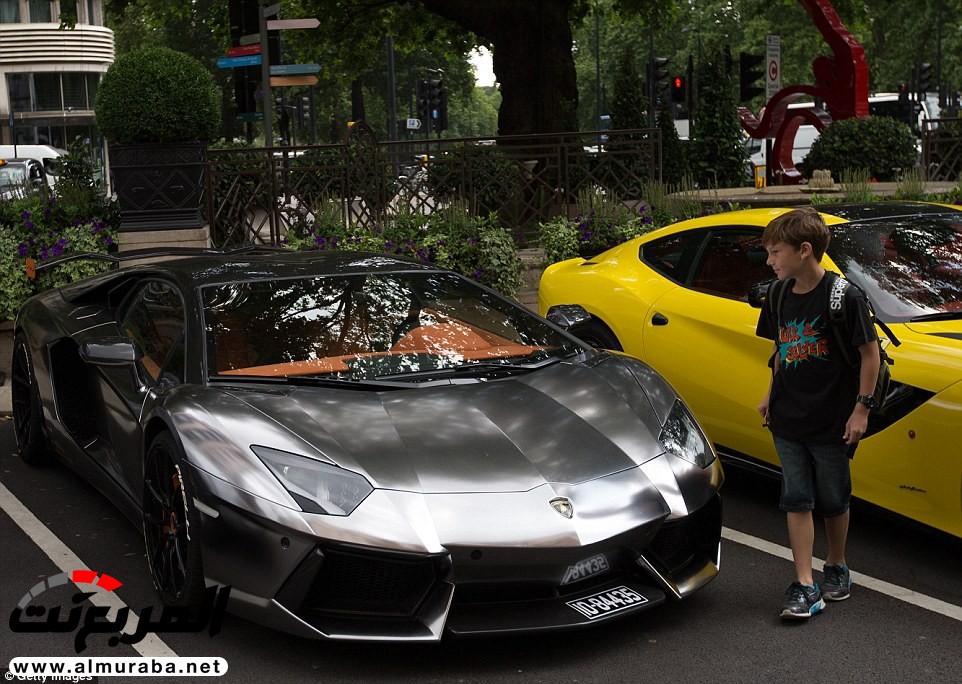 "بالصور" نظرة على سيارات وحياة أثرياء العرب في لندن 14