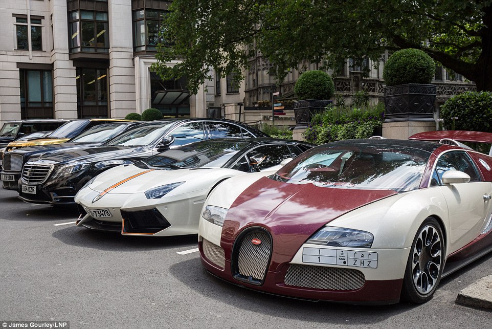 “بالصور” نظرة على سيارات وحياة أثرياء العرب في لندن