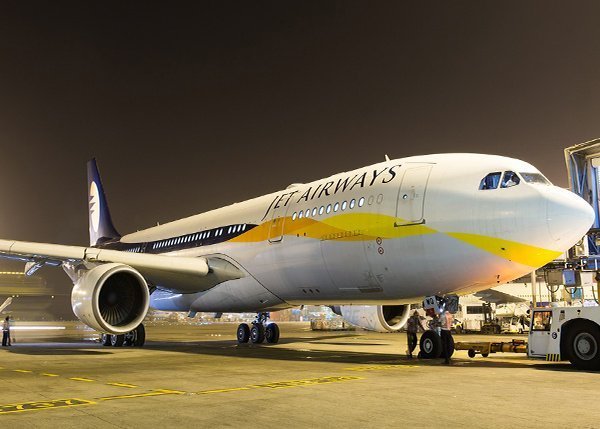إيقاف رخصة قائدي الطائرة الهندية المحترقة بمطار الرياض