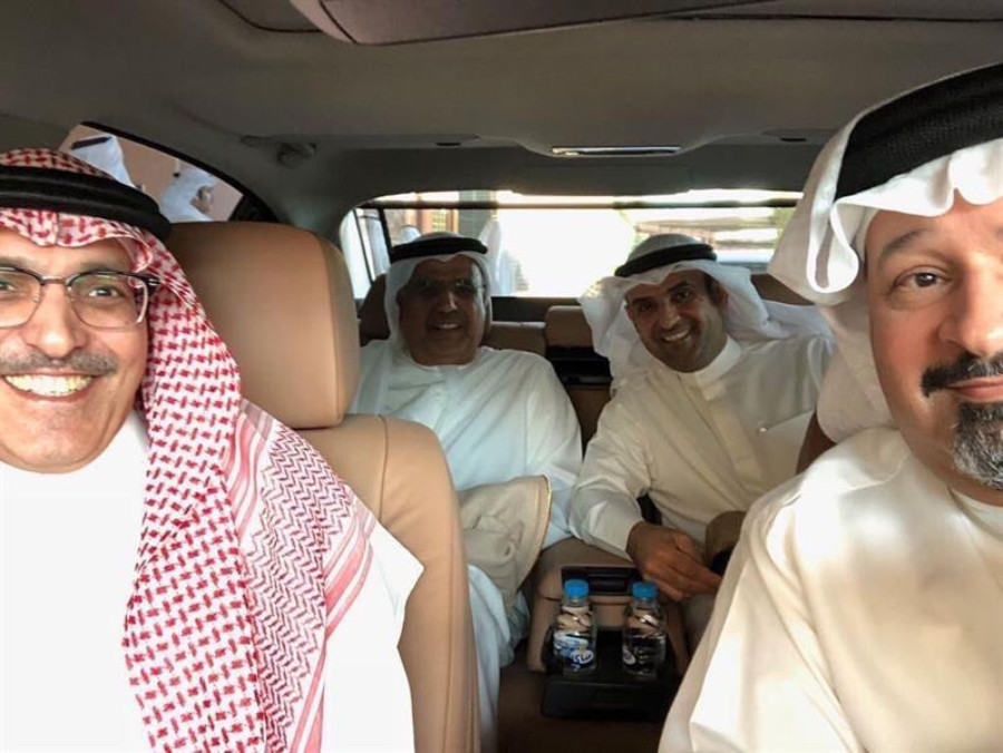 “سيلفي” تجمع وزراء مالية السعودية والإمارات والبحرين والكويت بالسيارة