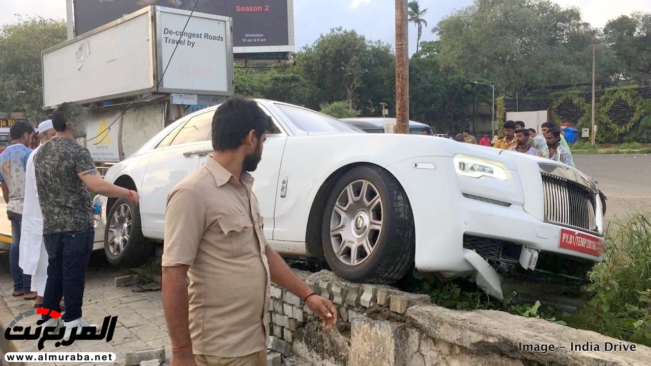 رجل اعمال هندي يحطم رولز رويس جوست بعد ساعات من شراءها 3