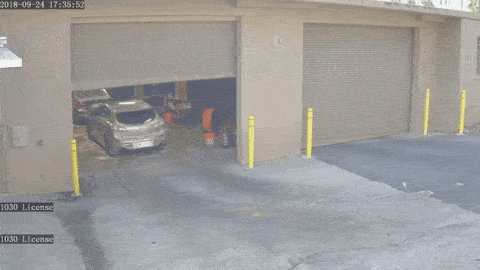 “بالفيديو” سيارة مازدا تسقط أمام مغسلة سيارات