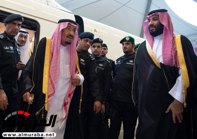 "بالصور والفيديو" الملك سلمان يستقل أول رحلة لقطار الحرمين السريع إلى المدينة 7