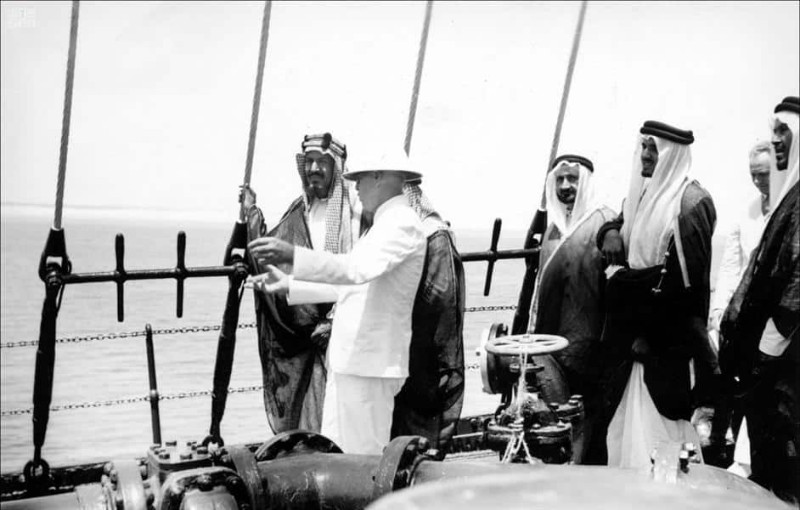 "بالصور" أول ناقلة نفط دشّنت في 1939 على يد الملك عبد العزيز رحمه الله 17