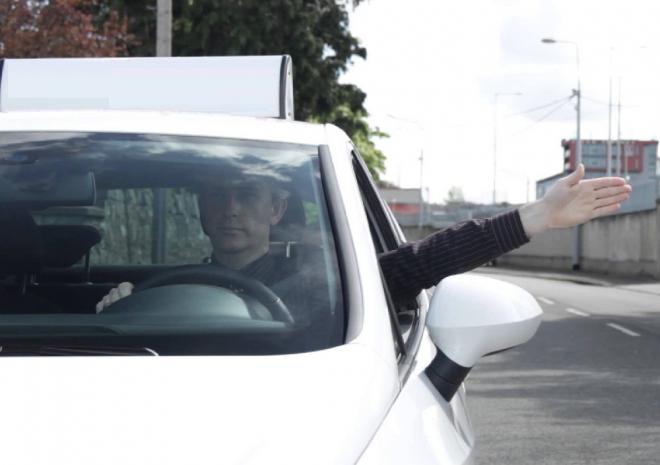 “بالصور” إشارات اليد للتفاهم والتواصل بين قائدي السيارات