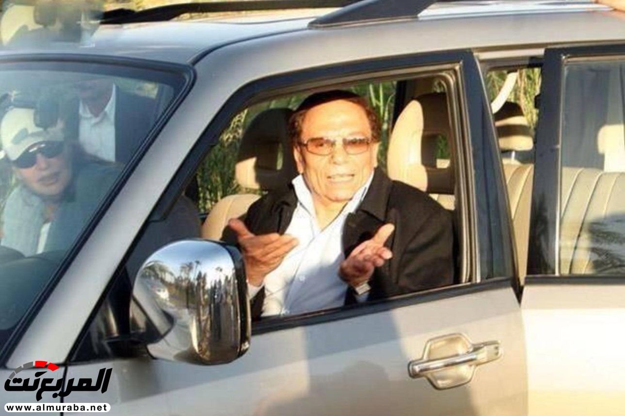 "بالصور" جولة مع سيارات الزعيم عادل إمام 23