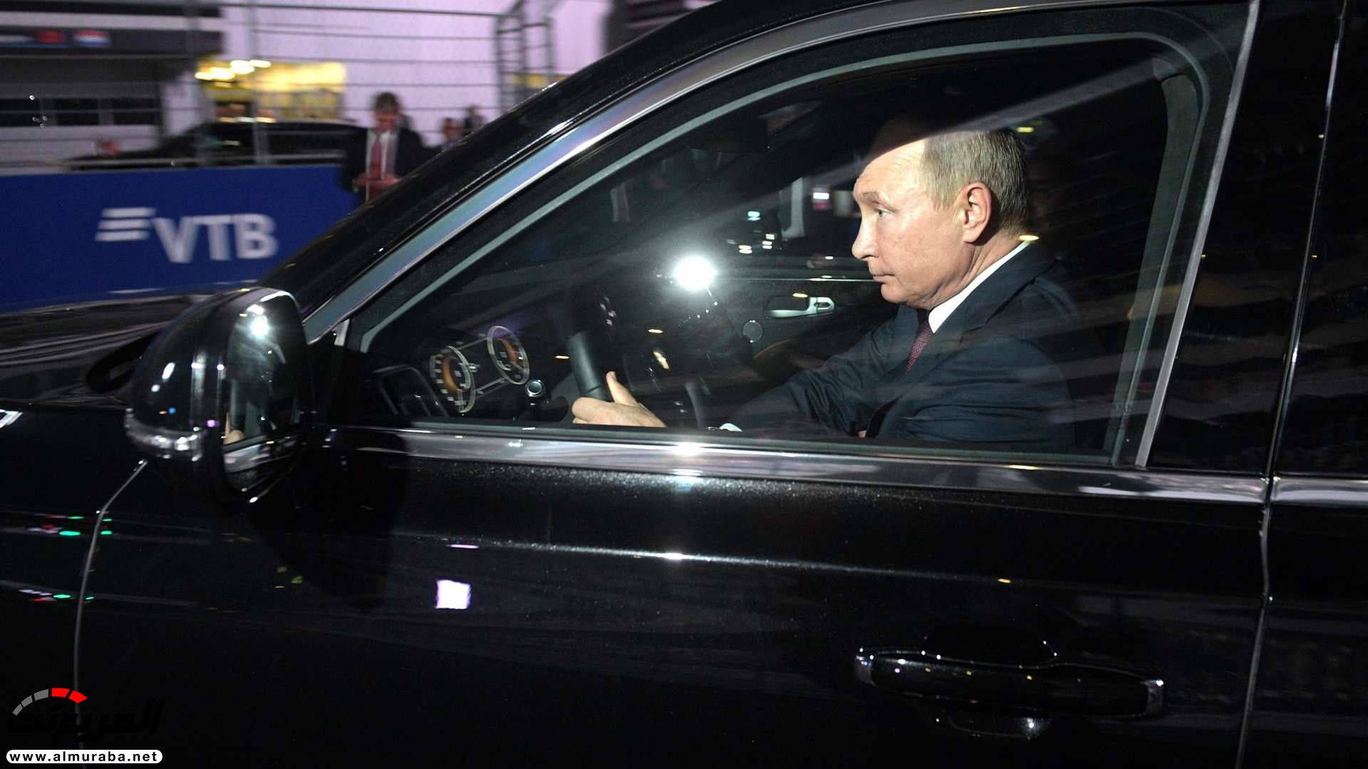 "بالصور" بوتين يصطحب السيسي في جولة داخل ليموزين يقودها بنفسه 24