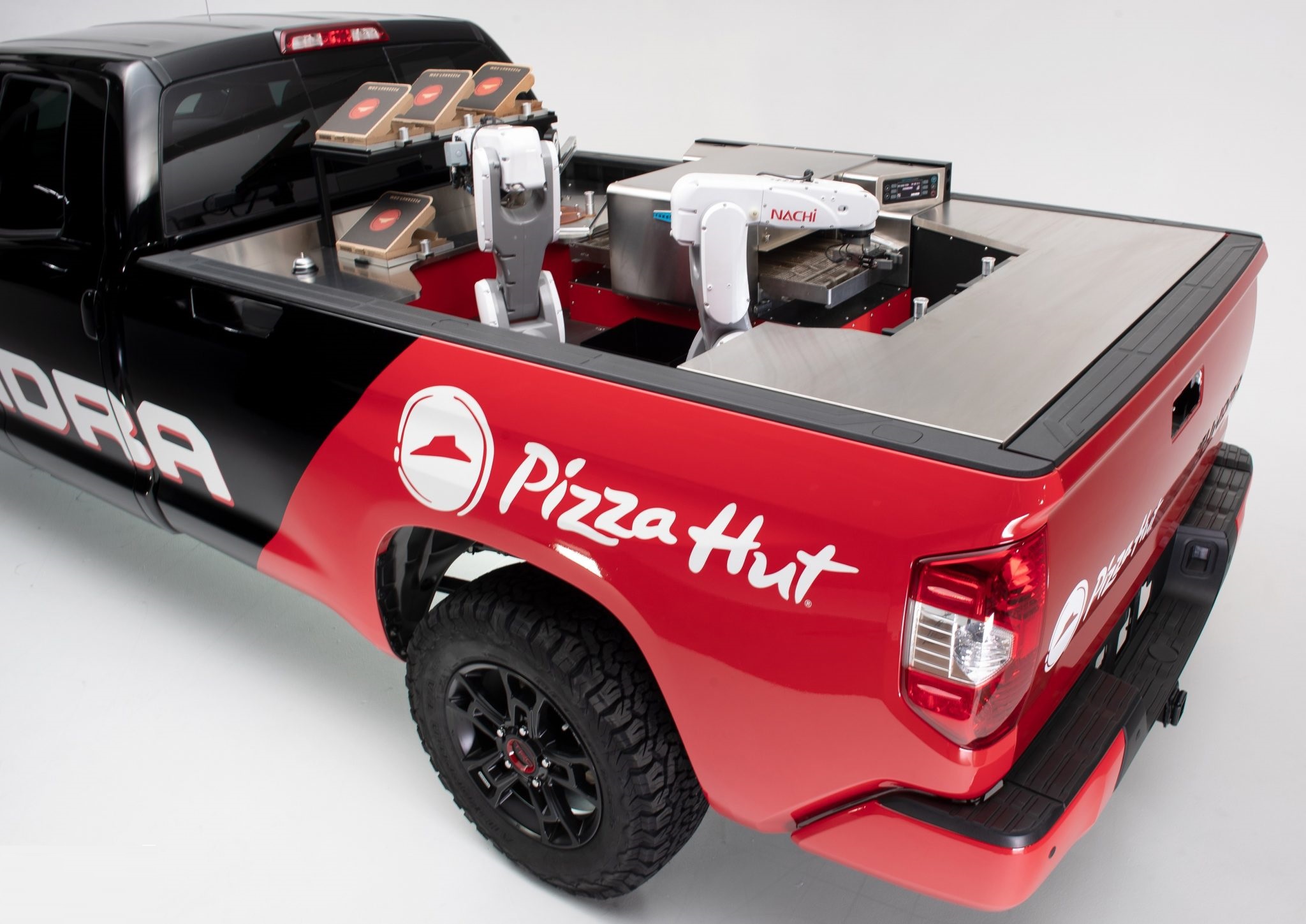 تويوتا تطلق تندرا بيك أب نسخة “بيتزا هت”!