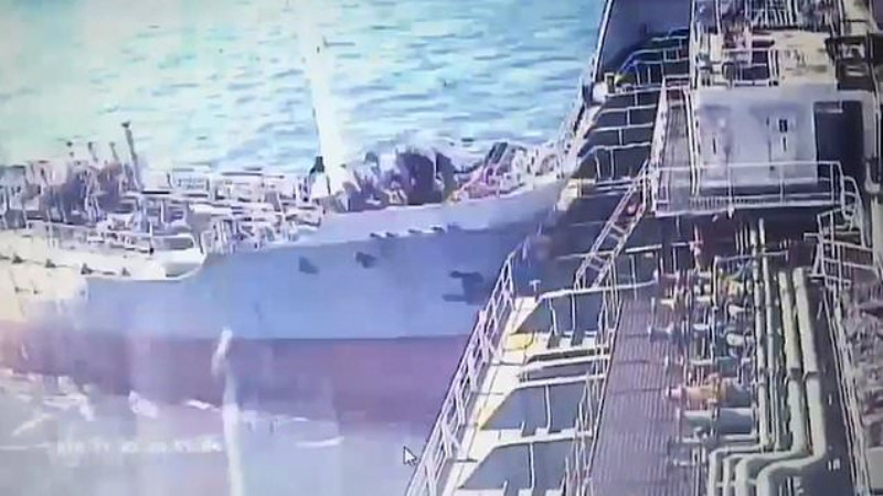 “بالفيديو” لحظة اصطدام ناقلة نفط بسفينة أخرى في تايوان