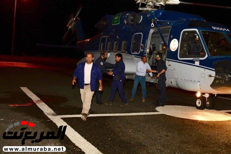 "بالصور" الطيران المدني ينقذ 3 عمال احتجزتهم السيول في وادي الليث 4