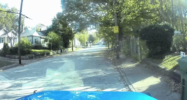 “بالفيديو” شاهد مطاردة الشرطة لسيارة SUV مسروقة