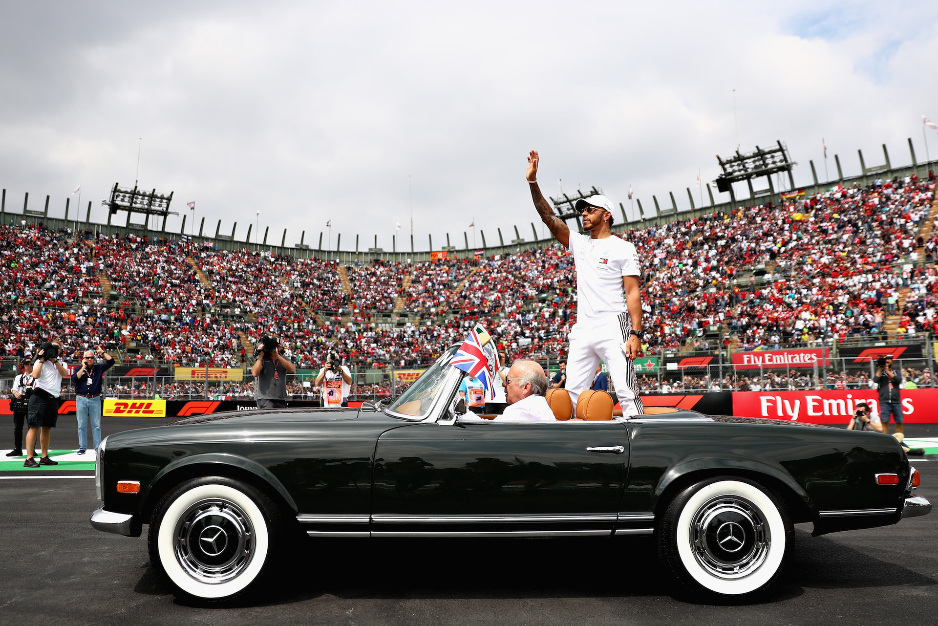 "بالصور" نظرة على أسطول سيارات بطل فورمولا 1 لويس هاميلتون 3