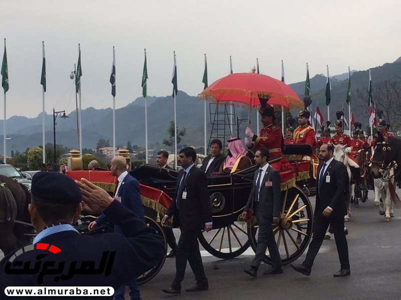 "بالصور والفيديو" رئيس وزراء باكستان يصطحب ولي العهد في عربة تجرها الخيول 15