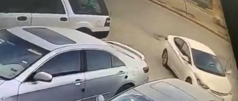 “بالفيديو” سرقة سيارة تركها صاحبها بوضع التشغيل في الرياض