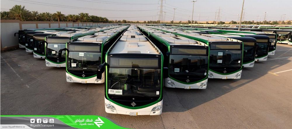 “بالصور” البدء في تركيب محطات حافلات الرياض تمهيدا للانطلاق التجريبي