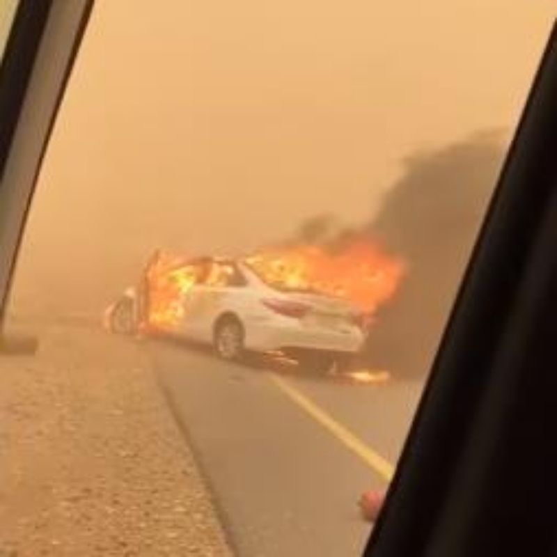 “بالفيديو” احتراق سيارة ووفاة قائدها في حادث مروري نتيجة الغبار بجازان