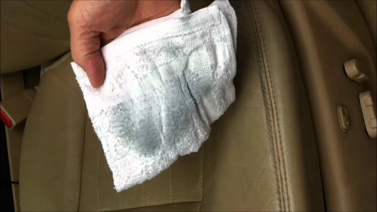 طرق إزالة البقع من جلد مقاعد السيارة