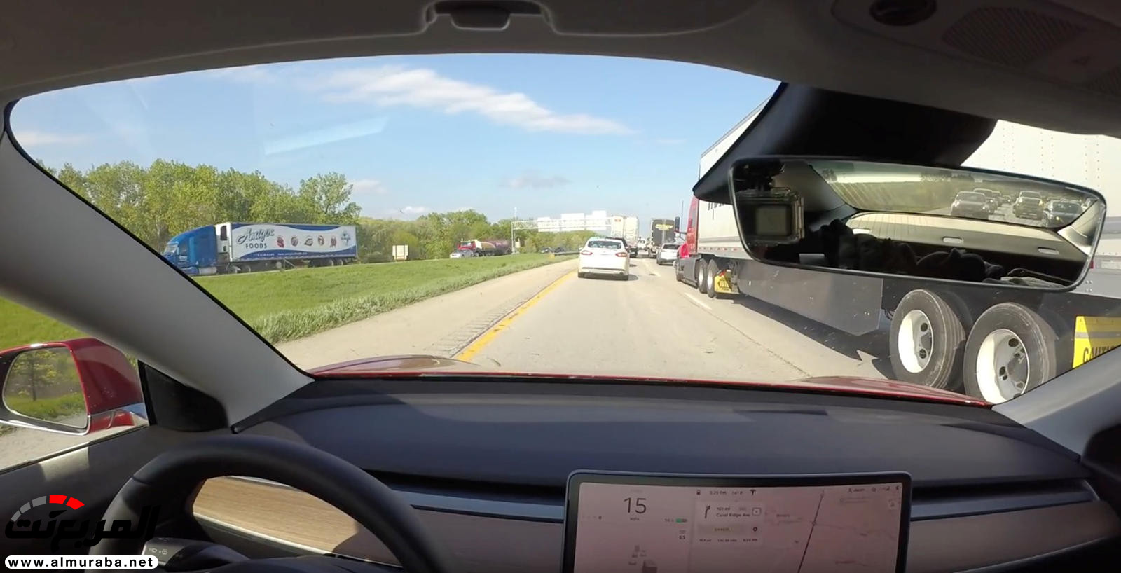 "بالفيديو" هل تتناسب سيارات تيسلا مع رحلات القيادة الطويلة؟ 2