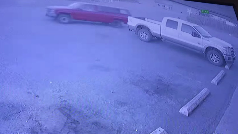 "بالفيديو" رجل يبلغ عن سرقة شاحنته والشرطة تقبض عليه لهذا السبب 2