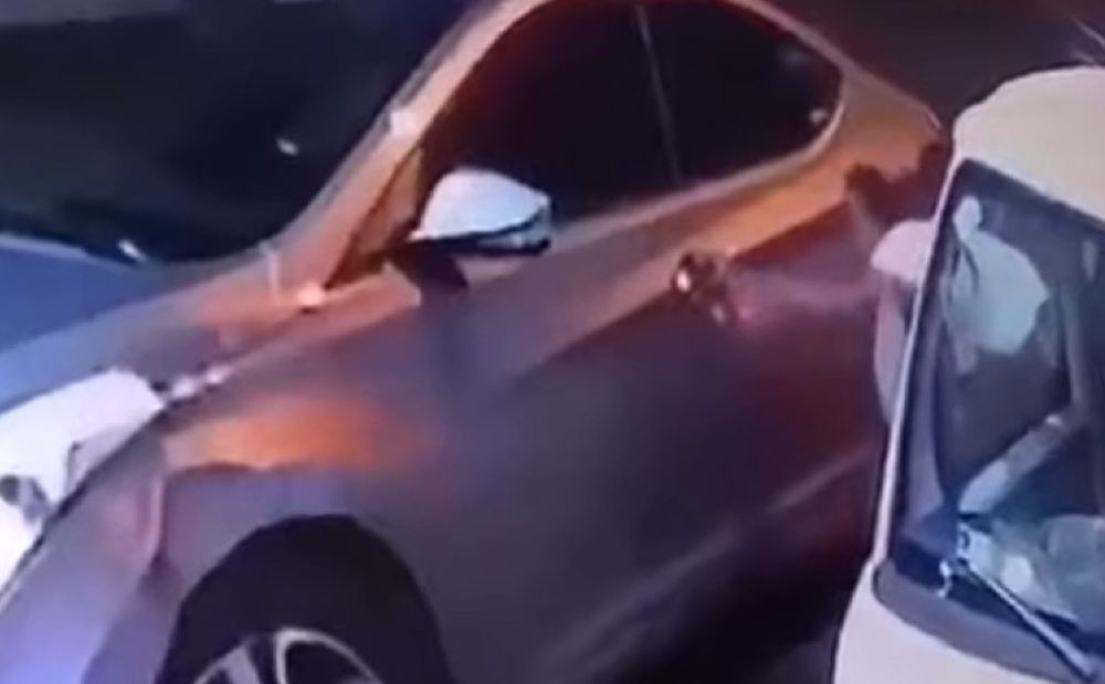 “بالفيديو” شاهد سرقة سيارة تركها صاحبها بوضع التشغيل في جدة
