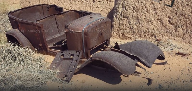 إليك صور أقدم سيارتين في السعودية 1