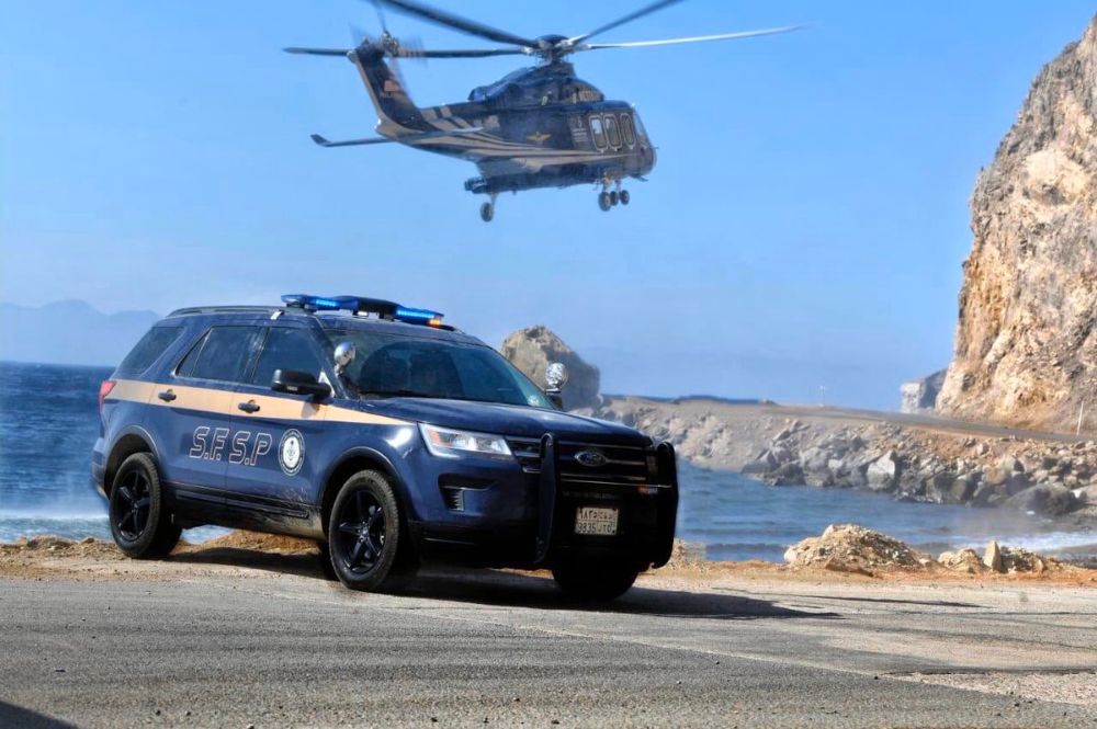 "بالصور" سيارات ومروحيات شرطة نيوم تُشعل مواقع التواصل بالمملكة! 3