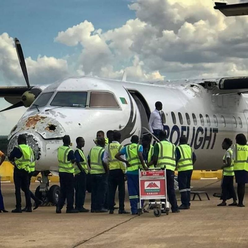 "بالصور" ركاب طائرة ينجون من موت محقق في زامبيا 16