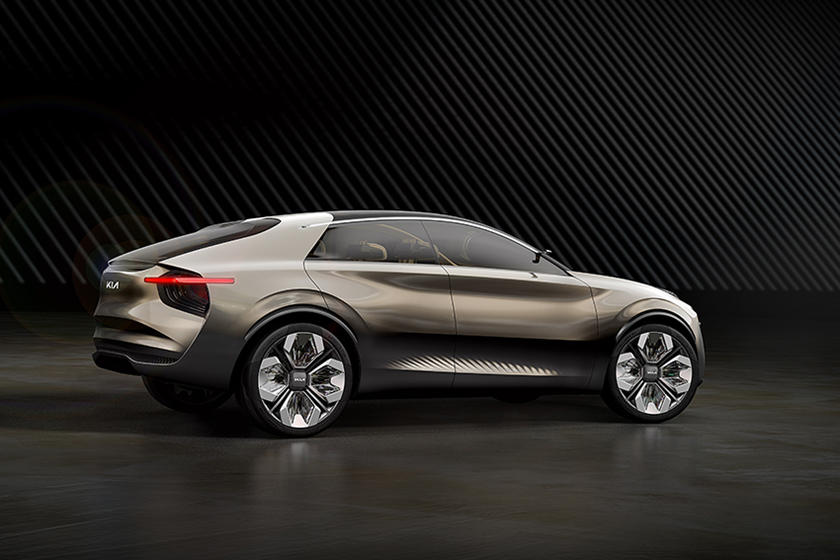 أول سيارة كيا كهربائية بالكامل ستصل في 2021 22