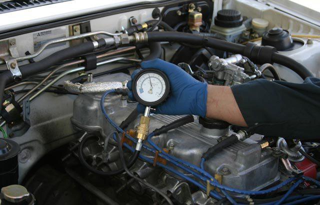 أبرز أسباب ومؤشرات انخفاض ضغط الزيت في محرك السيارة 3