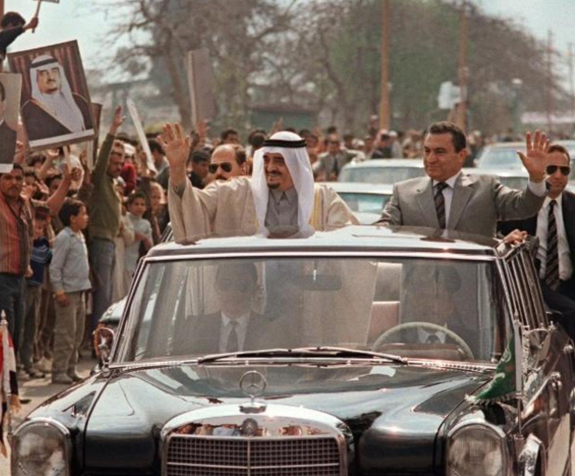 "بالصور" تعرف على سيارات الرئيس المصري الراحل محمد حسني مبارك 12