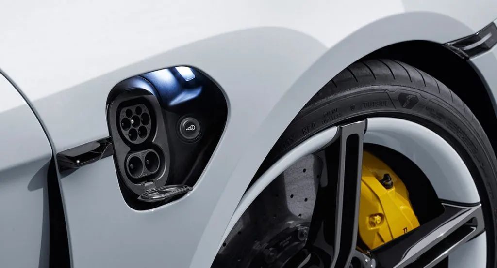 هل السيارات الكهربائية أنظف فعلا من سيارات البترول؟
