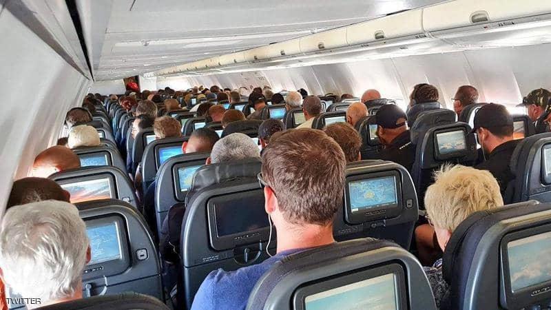 "صورة" طائرة استرالية تخالف اجراءات السلامة والتباعد الاجتماعي 3
