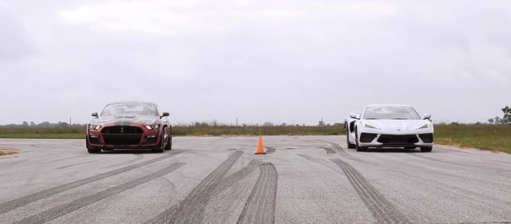 شاهد سباق تسارع بين كورفيت C8 وموستنج GT500 “فيديو”