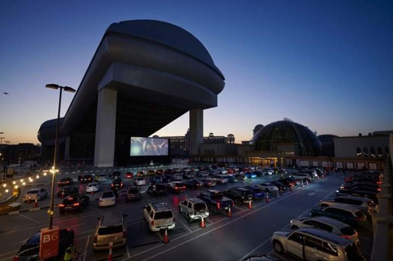 افتتاح سينما للسيارات في مول الإمارات 10