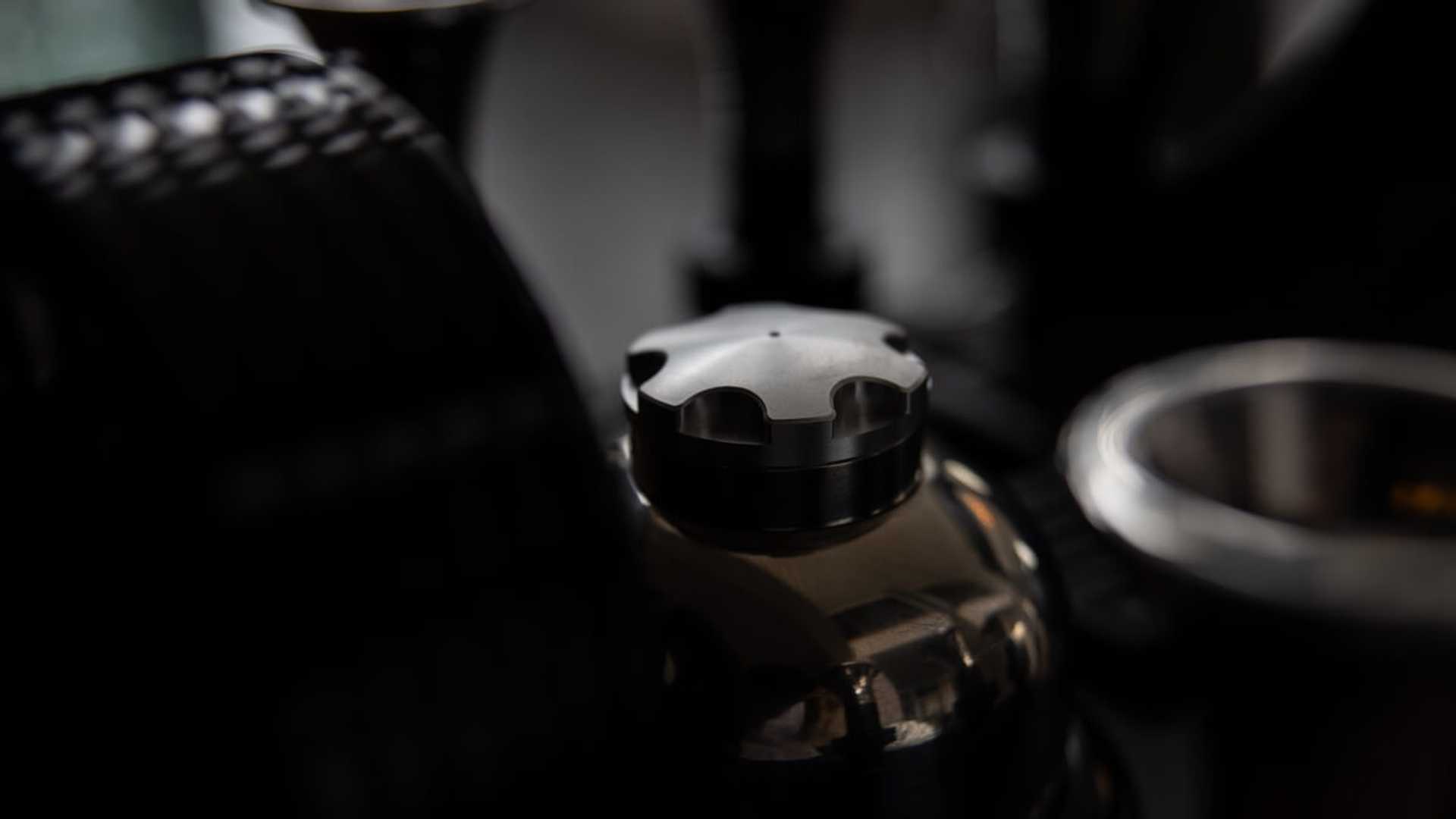 آلة قهوة "إسبريسو" على شكل محرك بورش بسعر 41,300 ريال! 27
