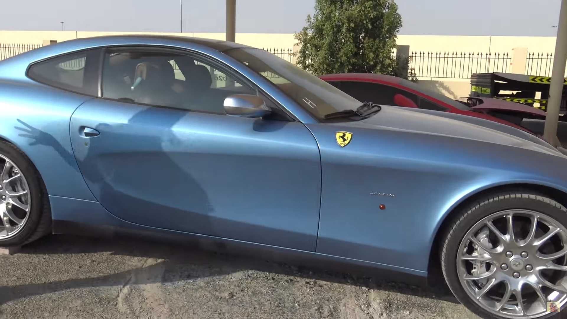 ساحة خردة في دبي تستضيف سيارات فاخرة ورياضية من كل نوع "فيديو" 32