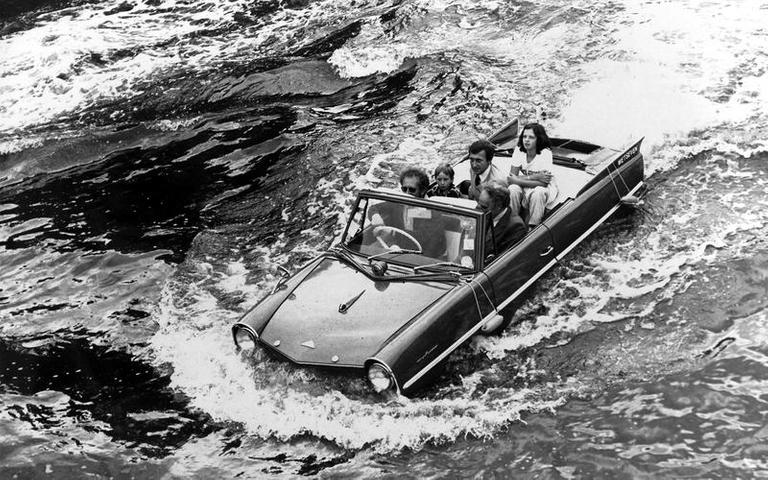 "بالصور" شاهد تاريخ صناعة السيارات البرمائية 30
