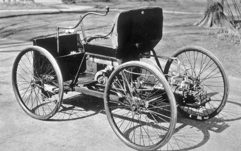 "بالصور" شاهد أول السيارات بالتاريخ التي طرحتها الشركات الكبرى 33