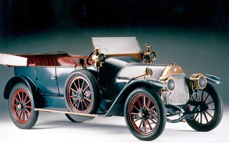 "بالصور" شاهد أول السيارات بالتاريخ التي طرحتها الشركات الكبرى 41