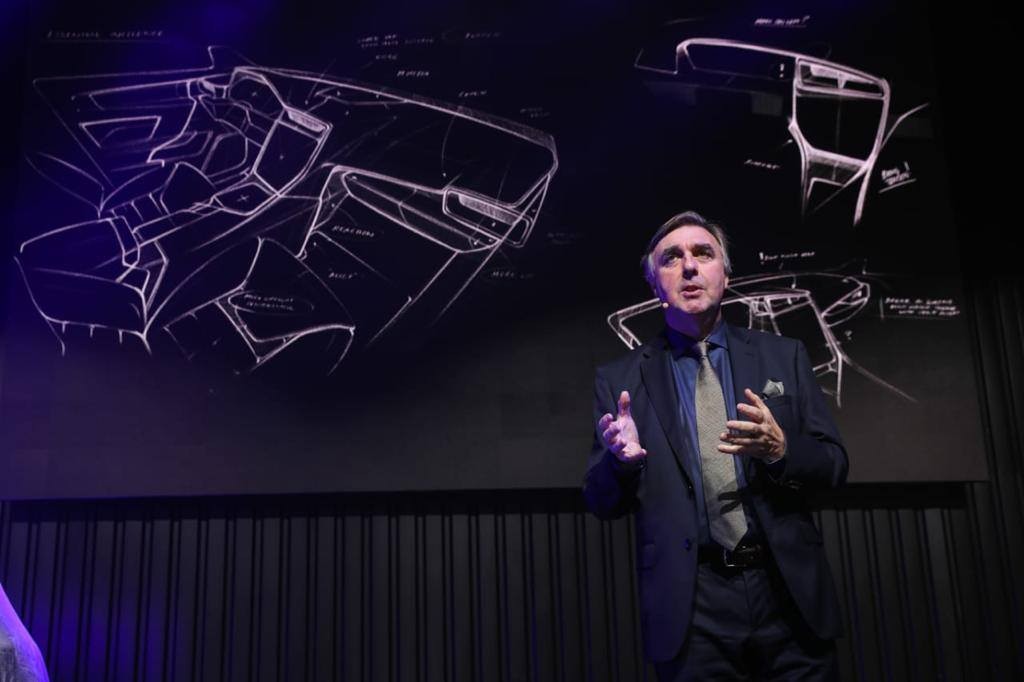 بيتر هوربوري مصمم سيارات جيلي الأول في العالم