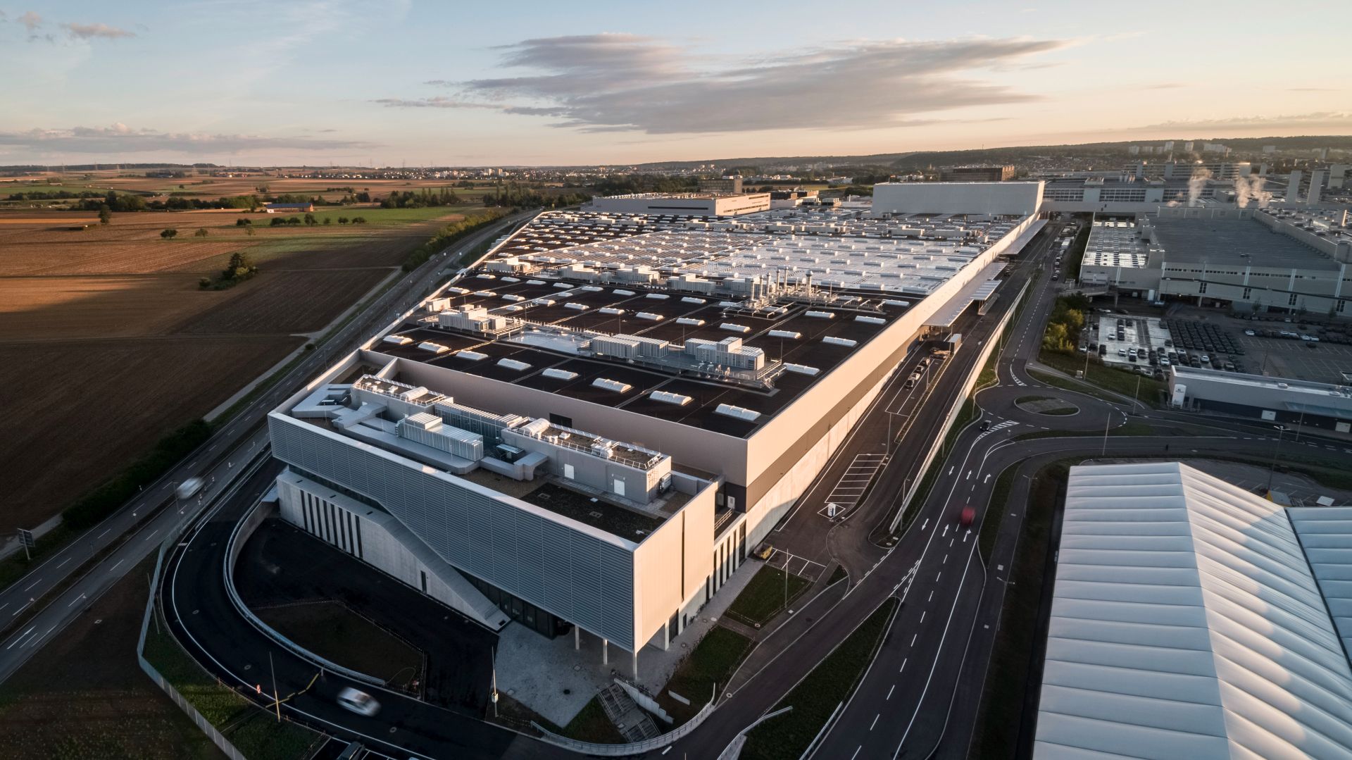 بدء إنتاج مرسيدس إس كلاس 2021 في "مصنع السيارات الأكثر تطوراً في العالم" 10