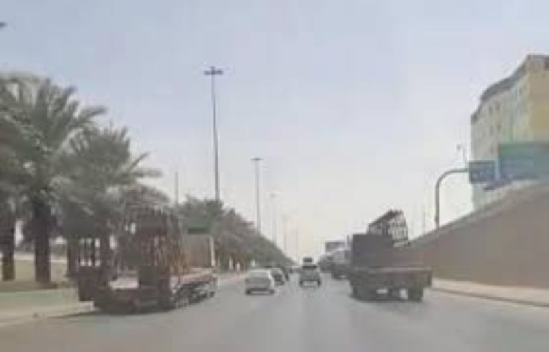 “بالفيديو” قائد شاحنة يسير بسرعة جنونية بالرياض ومطالبات بضبطه