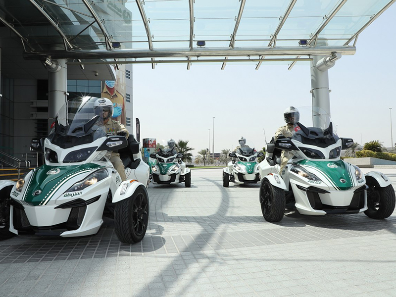 "بالصور" دراجات كانام النارية تنضم إلى دوريات شرطة دبي 2