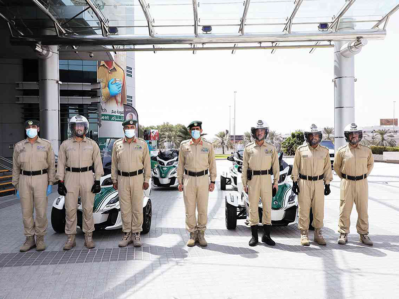 "بالصور" دراجات كانام النارية تنضم إلى دوريات شرطة دبي 3