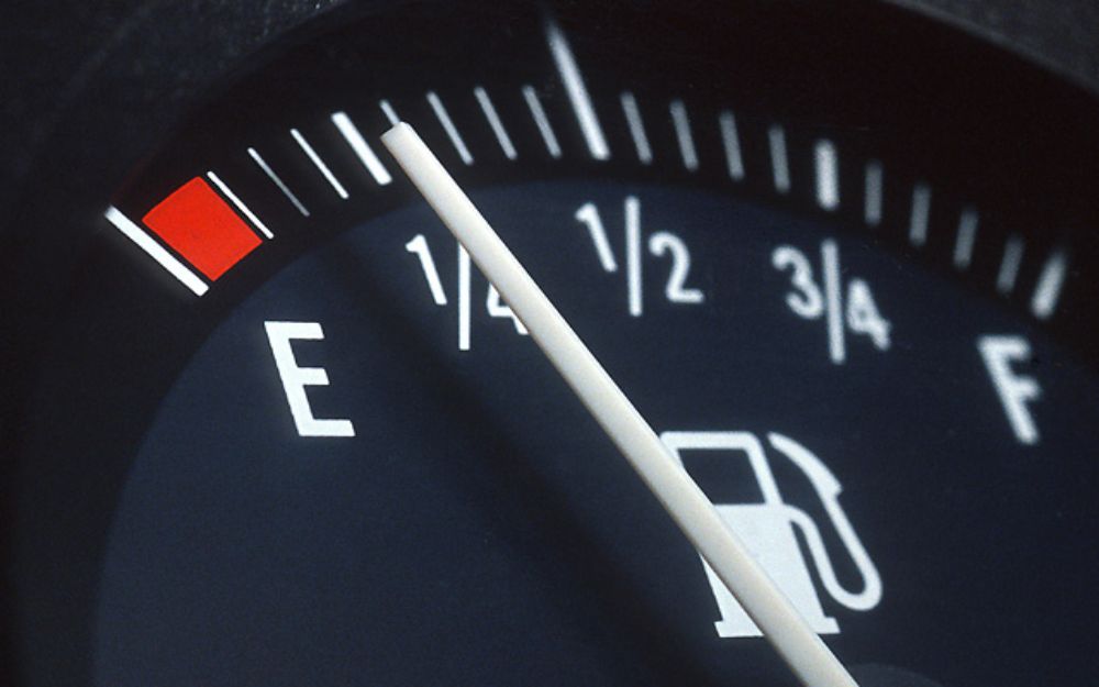 8 نصائح لقيادة السيارة لأقصى مسافة بخزان وقود شبه فارغ 13