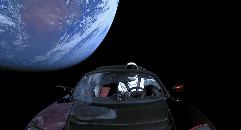 أين وصلت سيارة إيلون ماسك في رحلتها الفضائية نحو المريخ؟ 7