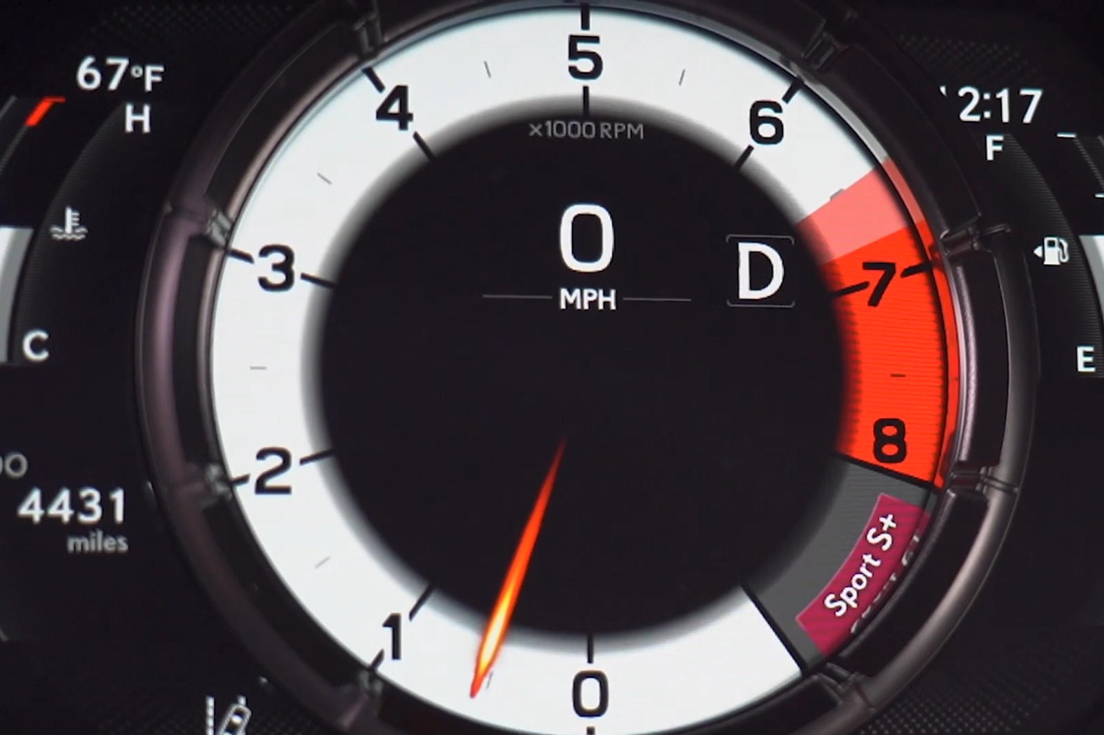 "بالفيديو" سائق فورمولا يختبر قدرات لكزس IS اف سبورت 6