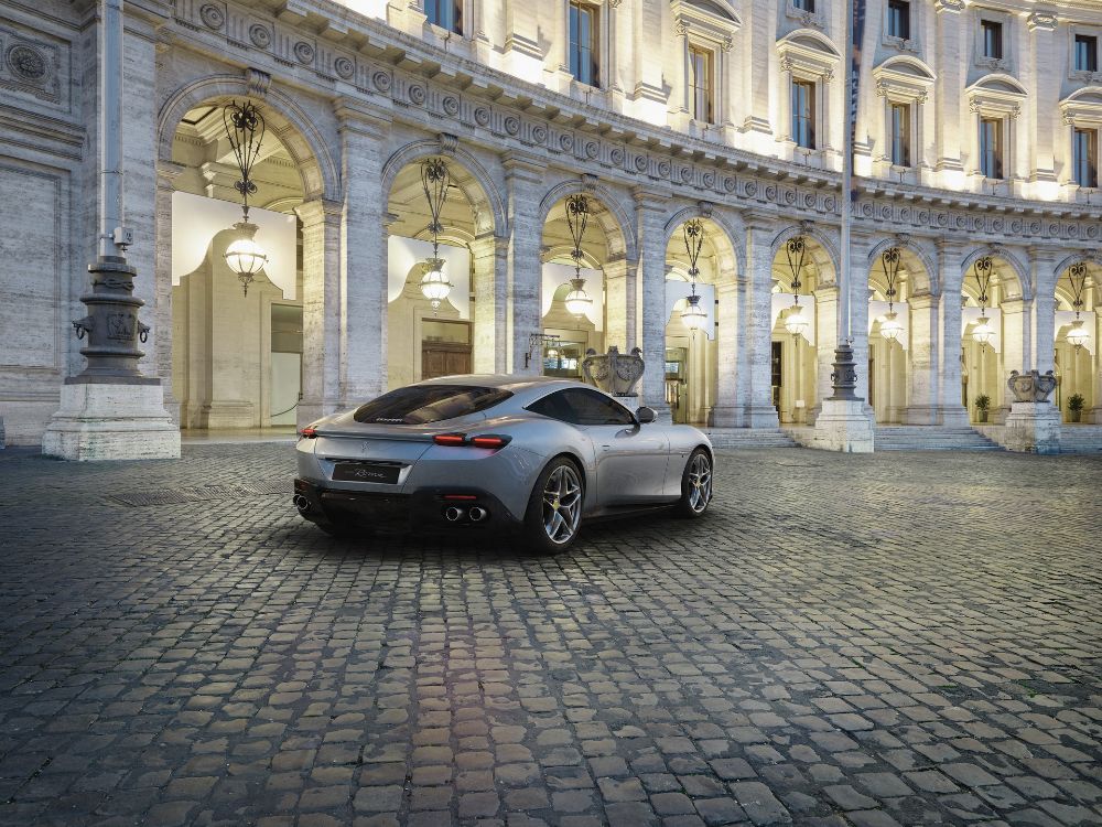 ’فيراري روما‘ سيارة كوبيه تقدمها علامة الحصان الجامح بمحرك V8 7